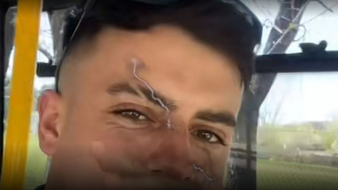 Apareció el chofer más lindo: enamoro a todas