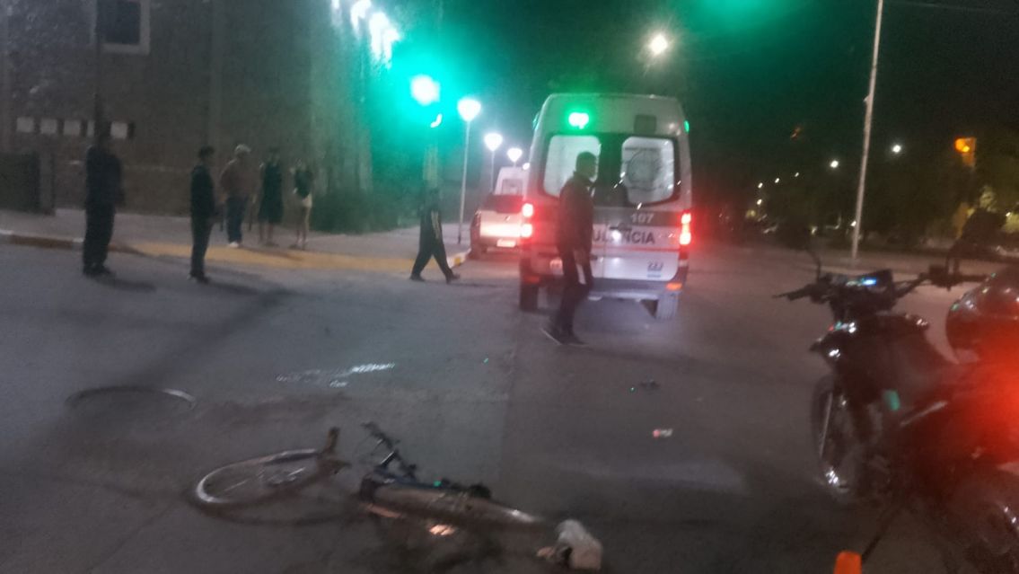 Ciclista jujeño lucha por su vida: lo atropelló una ambulancia