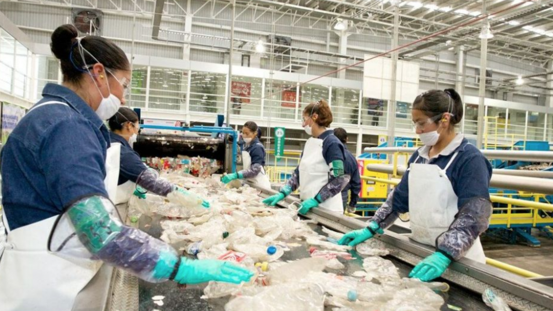 Más de 2 millones de trabajadores en blanco están en situación de pobreza en Argentina