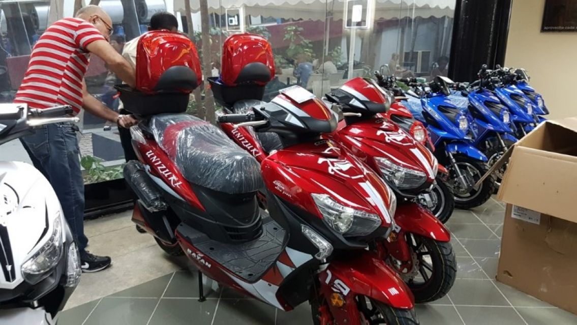 Caputo anunci� la reducci�n gradual de aranceles para motos, neum�ticos y muchas cosas m�s