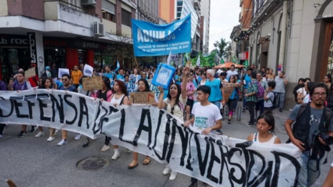 Comenzó la Marcha Federal Universitaria en Jujuy: Hay calles cortadas