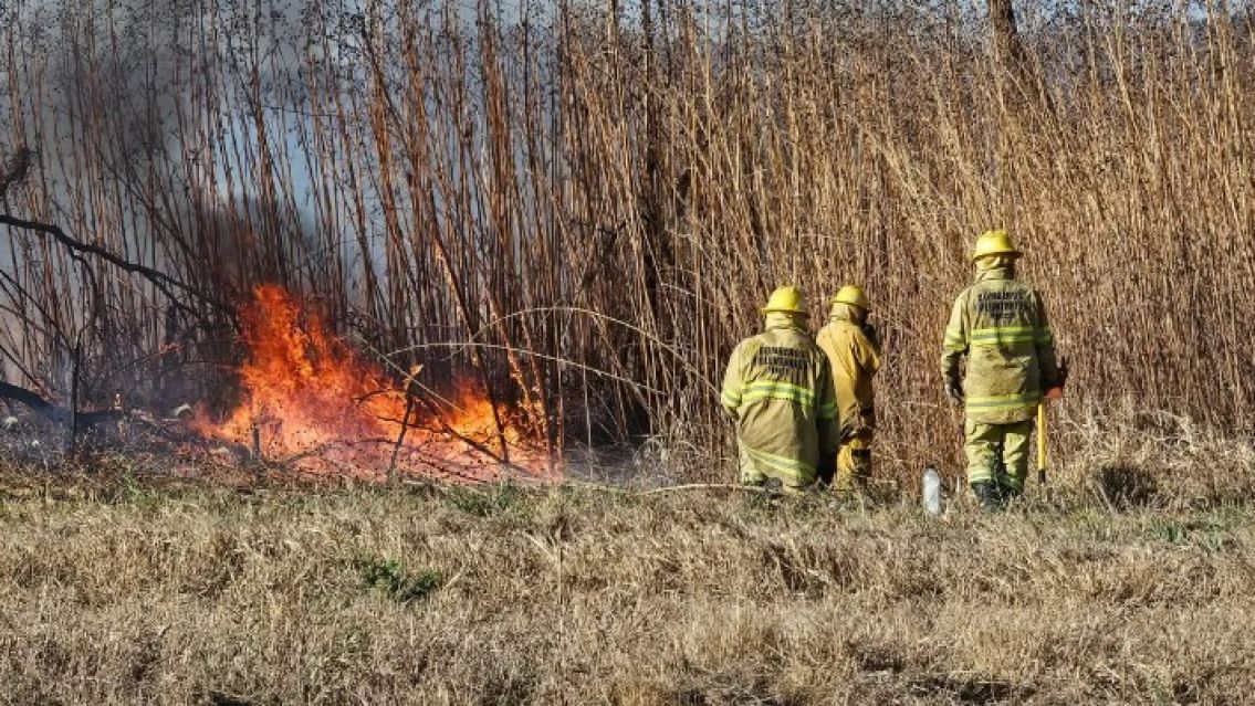 Tremendo incendio a sobre la Ruta 66: Piden circular con precaución