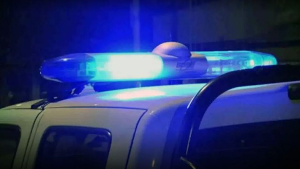 Fue a visitar a su vecino jubilado: entró a su casa y vio lo peor en el piso