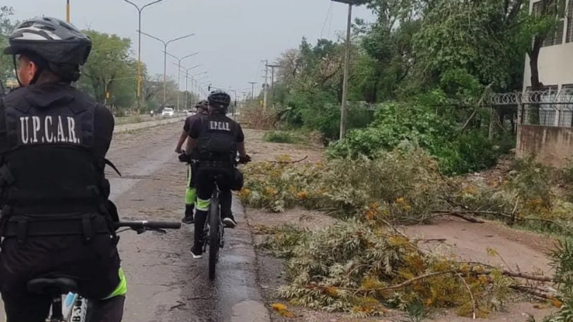 Desastre total en Libertador y Calilegua: el gobierno asiste a los damnificados