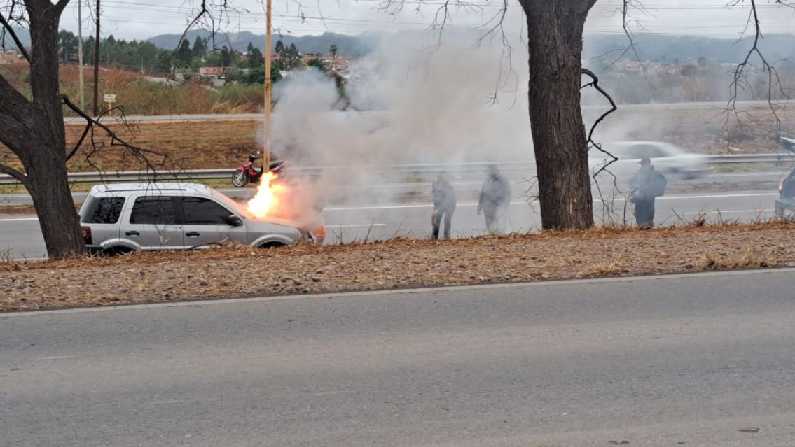 URGENTE: se prende fuego una camioneta en la 66