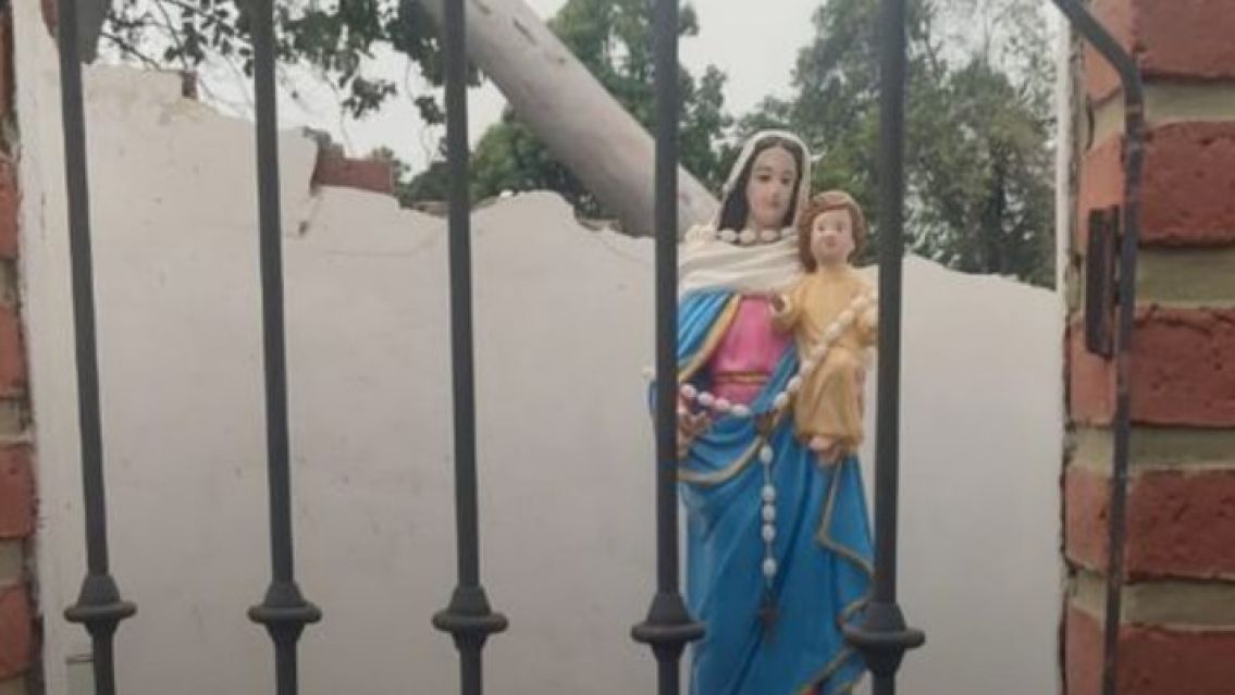 Milagro en Libertador: La Virgen qued� intacta tras un fuerte temporal