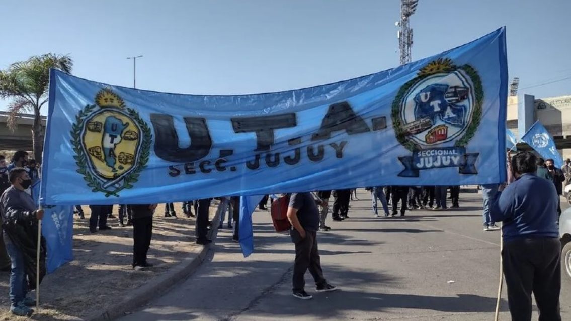 Jujuy: choferes de colectivos denuncian descuentos y falta de pago