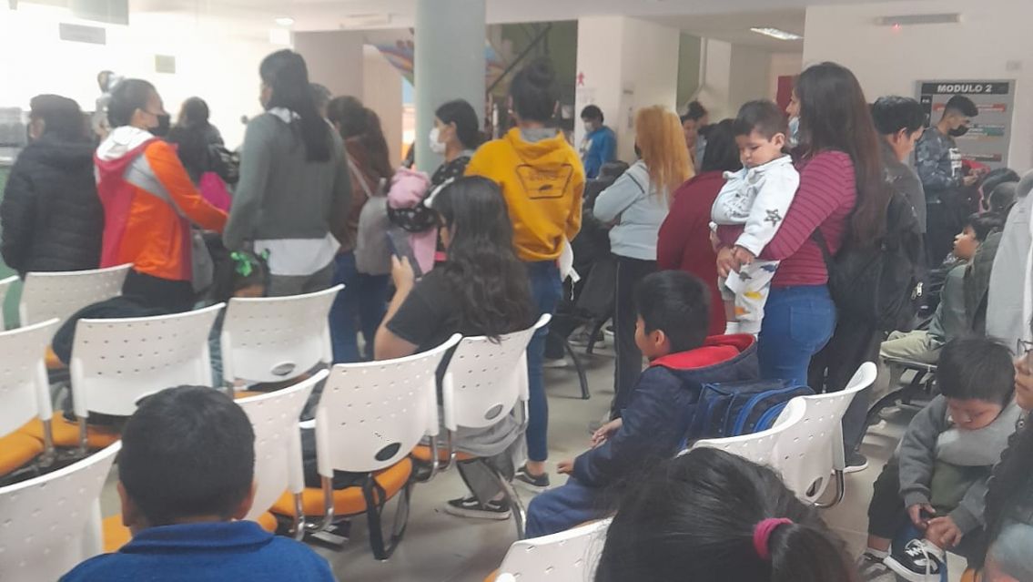 Materno Infantil: jujeños esperan desde las 4 por un turno