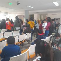 Materno Infantil: jujeños esperan desde las 4 por un turno