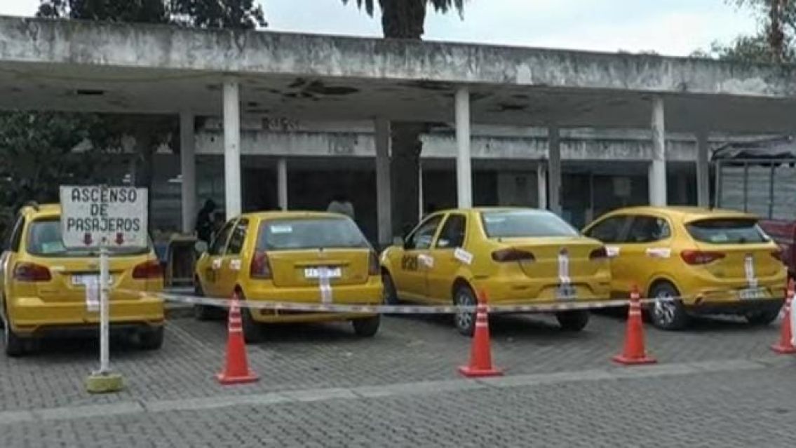 Escándalo con taxistas que fueron a Rio Blanco: varios autos retenidos