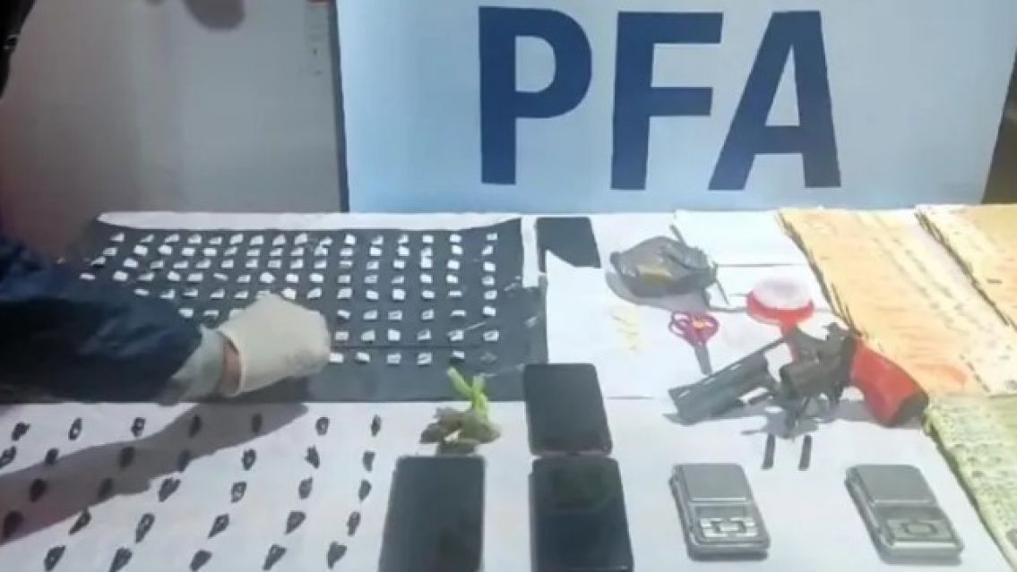 Atraparon a un narcopolic�a de Jujuy: Estaba cargado