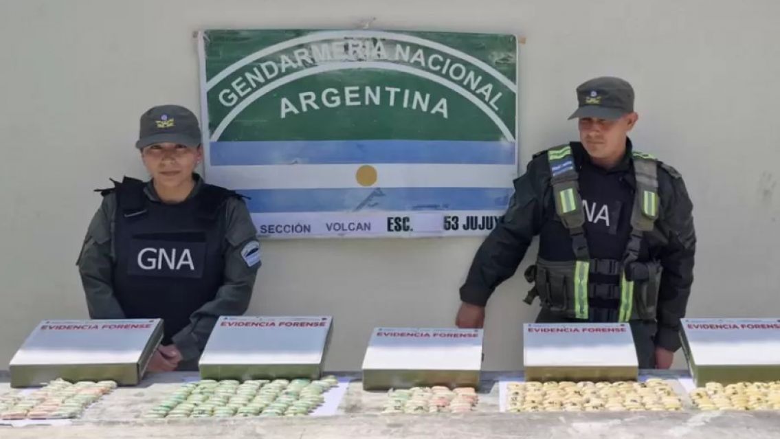 Detuvieron en Volc�n a seis personas con mas de 400 c�psulas en el interior de sus cuerpos