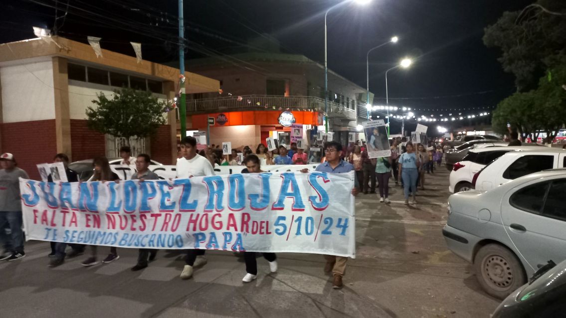 Multitudinaria marcha en Perico para pedir por la aparición de Juan López Rojas
