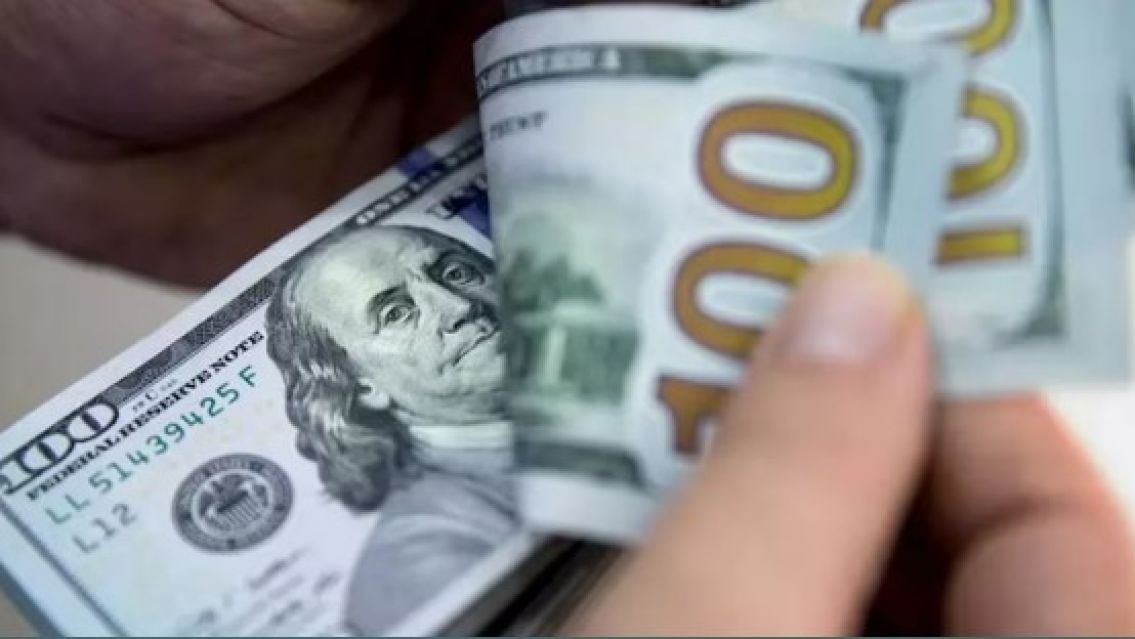 El dólar oficial superó los $1000 por primera vez y la brecha cambiaria perforó el 20%