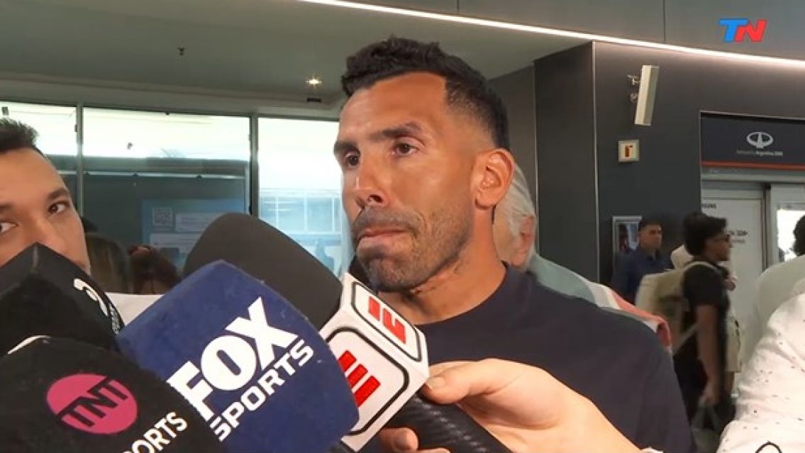 Carlos Tevez apunt� contra Juan Rom�n Riquelme: "No veo bien al club"