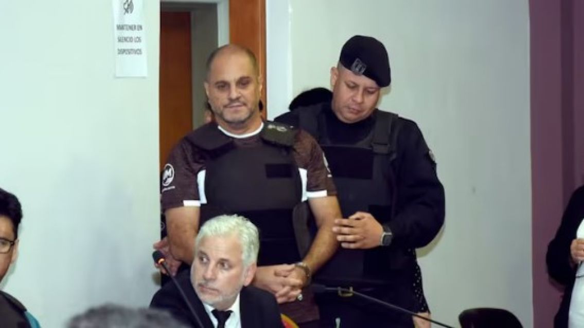 Con chaleco antibalas y la camiseta de Platense: Así declaró Cositorto por la millonaria estafa