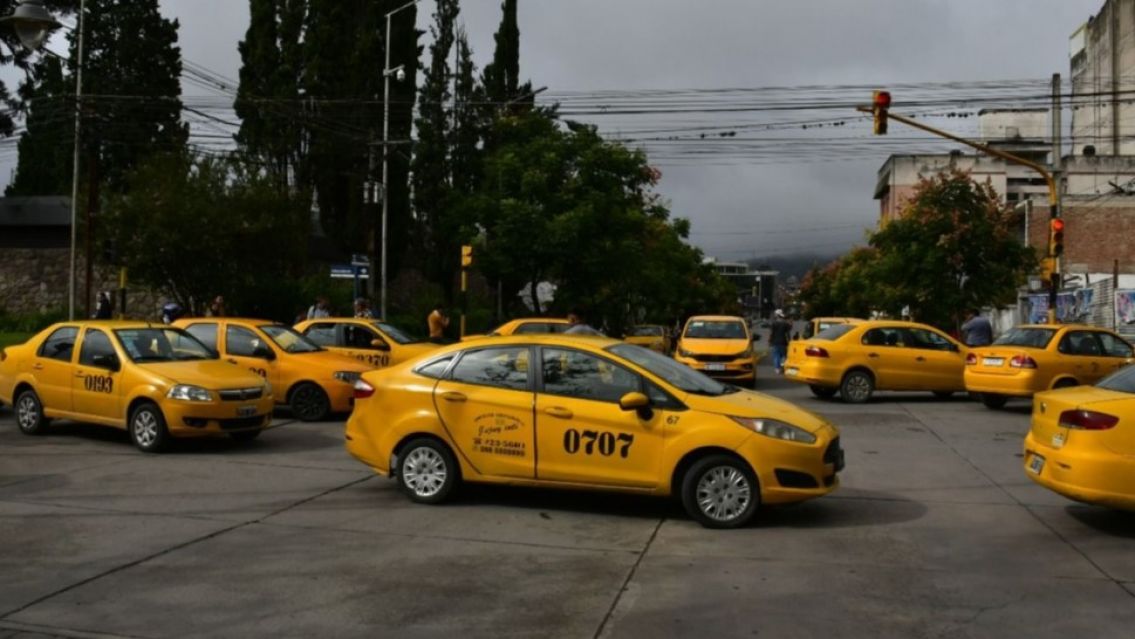 "Solo los taxis": Habilitan el uso de UBER en Jujuy