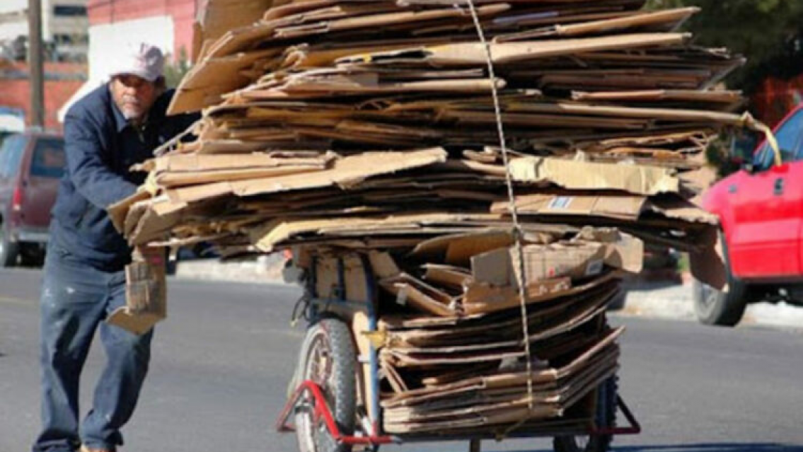 Cu�nto gana un cartonero y lo que tiene que hacer para "llegar a fin de mes"