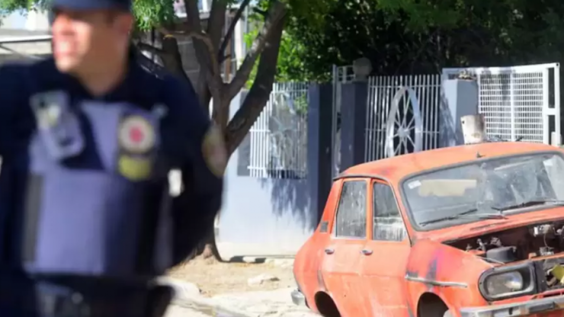 Una mujer quiso evitar que le prendieran fuego el auto y la mataron a tiros