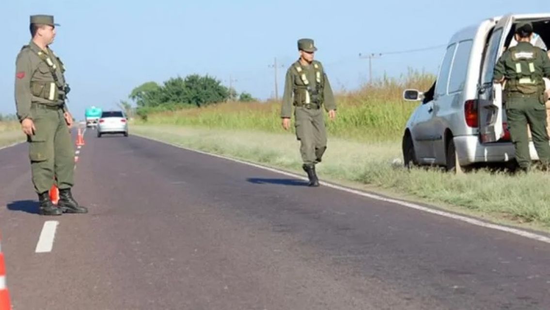 Se hacían pasar por gendarmes para afanarte en la ruta: así cayeron varios