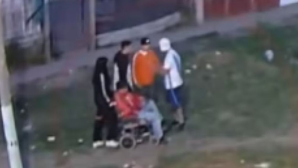 Un hombre en silla de ruedas sacó un "chumbo", le quitó la vida a otro y se fugó