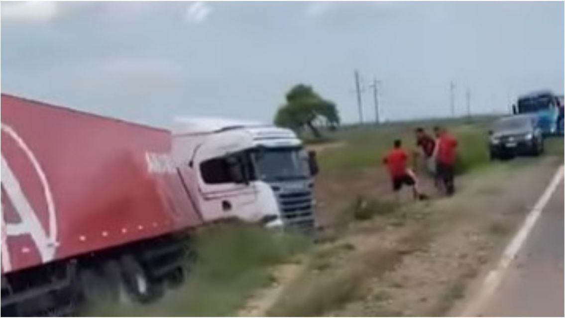 Camión chocó de frente contra un auto en ruta 34: hay un muerto