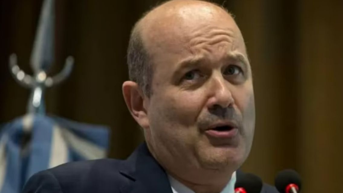 El gobierno anunci� que en los pr�ximos 30 d�as jubilar� a miles de empleados