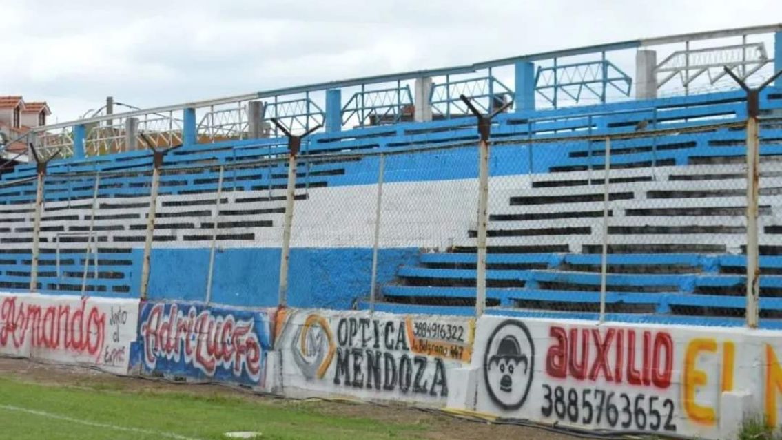 Tremendo esc�ndalo: pintaron las tribunas de Talleres de Perico con los colores del Lobo  