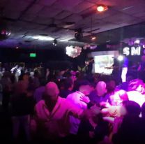 Gritos y corridas: 'cachetearon' a un cantante a la salida de un boliche