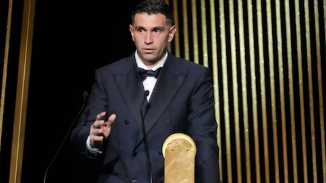 Balón de Oro: Dibu Martínez ganó como mejor arquero y Scaloni perdió como DT