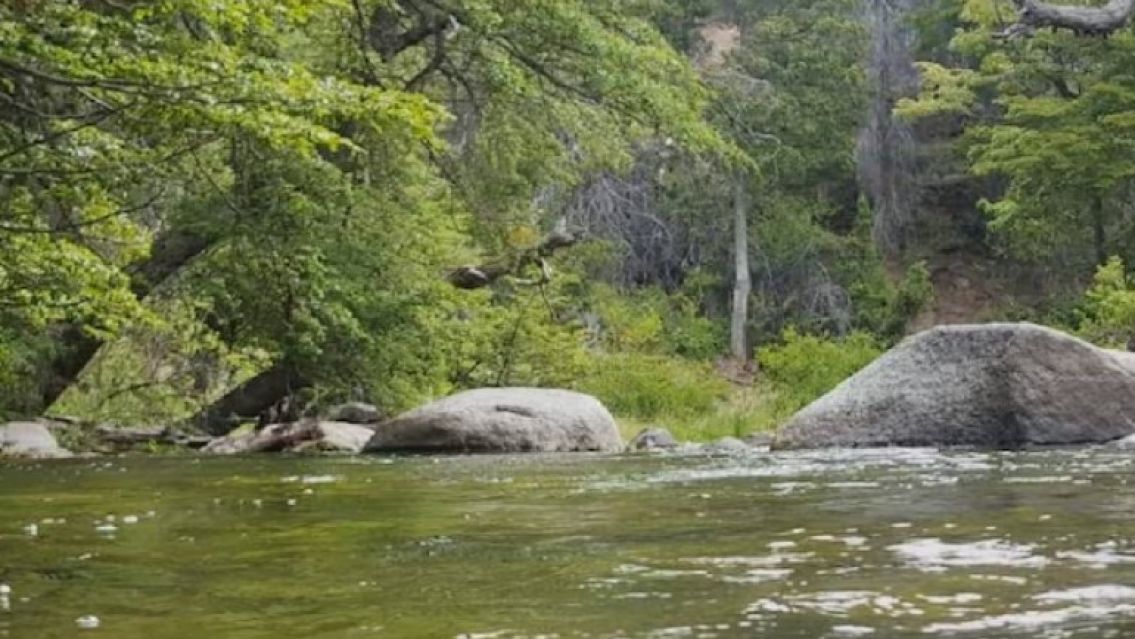 Muri� un nene de 2 a�os tras caer a un r�o mientras estaba de picnic con su familia