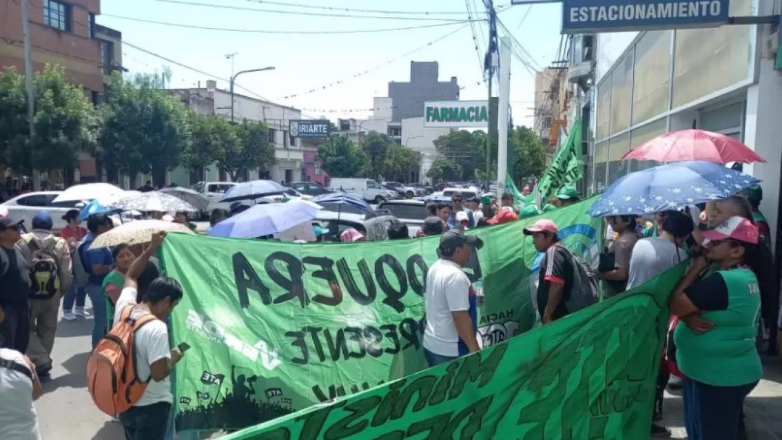 Miles de jujeños marcharon para rechazar el aumento salarial en Jujuy: ¿De cuánto fue?