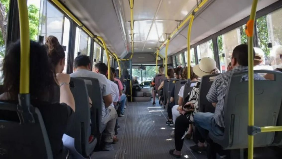 Hubo acuerdo entre el Gobierno y la UTA y se levantó el paro de colectivos