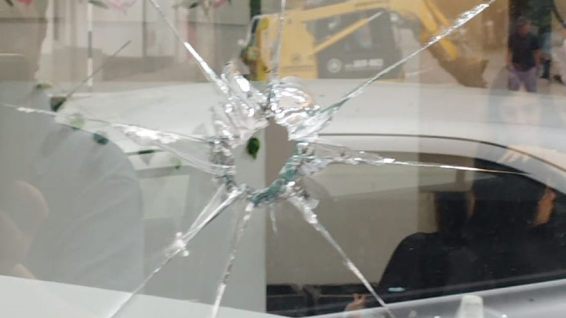 Vecinos de barrio Chijra indignados con Agua Potable: "Rompieron todo"