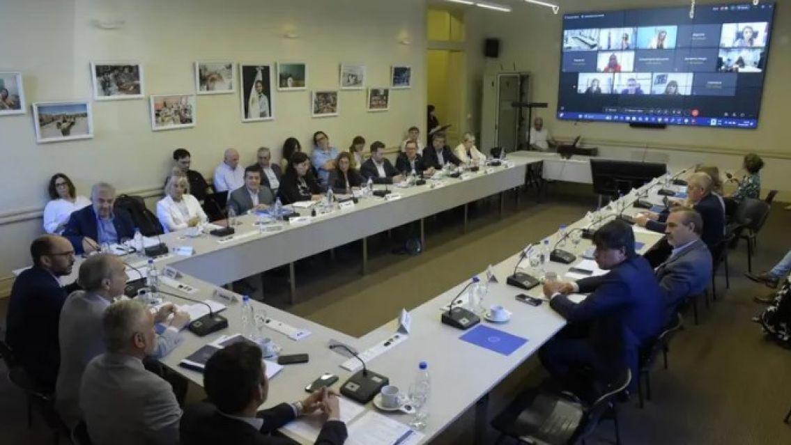 Ministros de educaci�n planifican 190 d�as de clases para el ciclo lectivo 2025