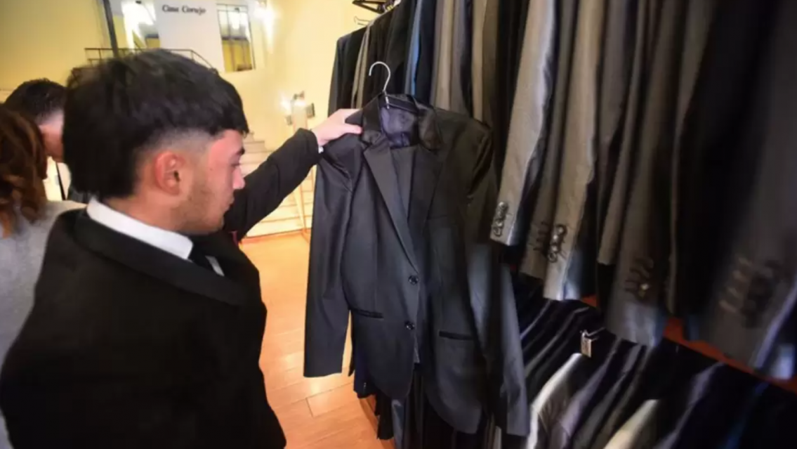 Cena Blanca 2024: los precios de los trajes para los egresados en Jujuy