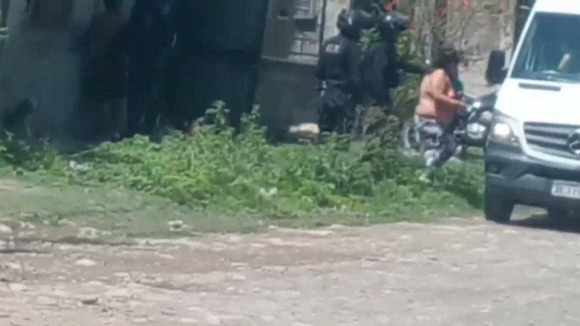 Horror en barrio Bárcena: se conoció como está la chica que fue quemada