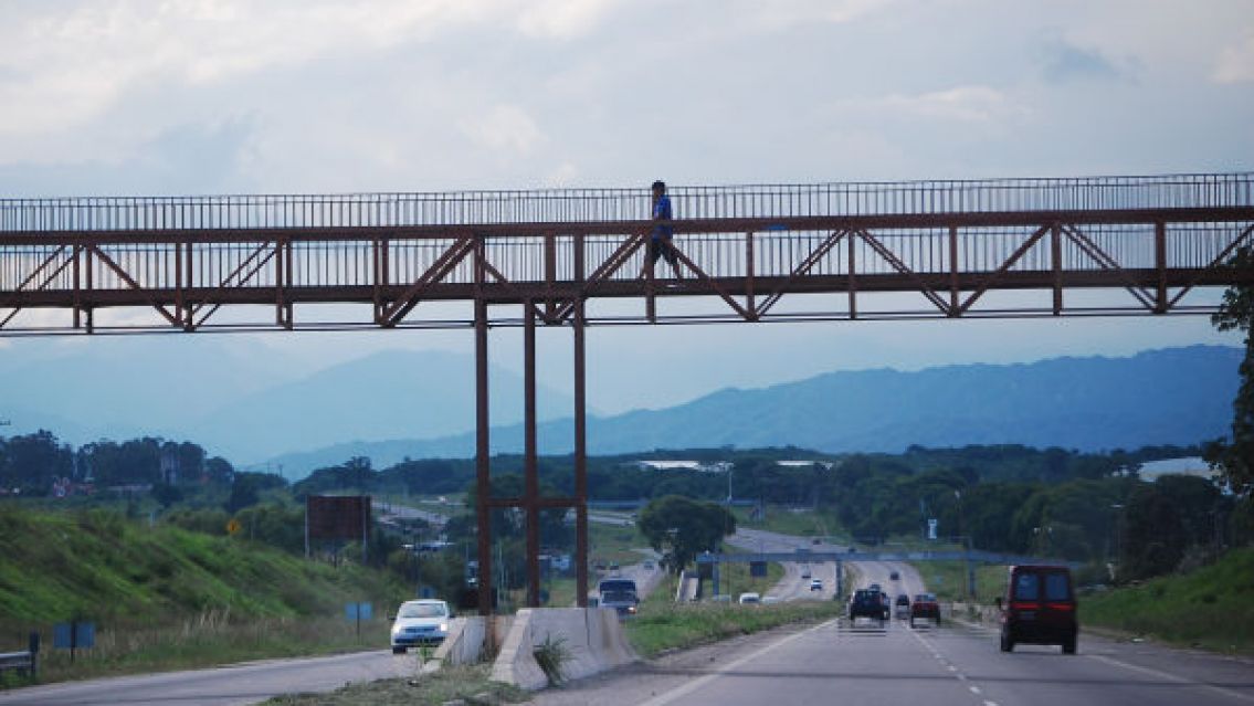 Alto Comedero: jujeño machado no cruzó por la pasarella y lo atropellaron