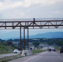 Alto Comedero: juje&ntilde;o machado no cruz&oacute; por la pasarella y lo atropellaron