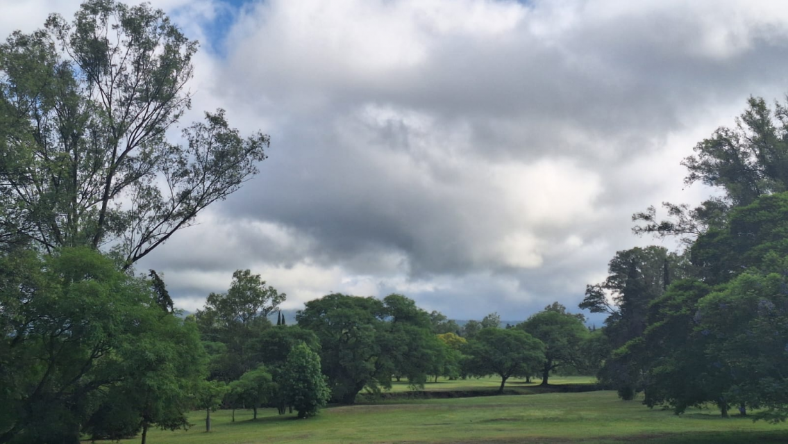 Guarda que se cae el cielo en Jujuy, a preparar todo para las goteras