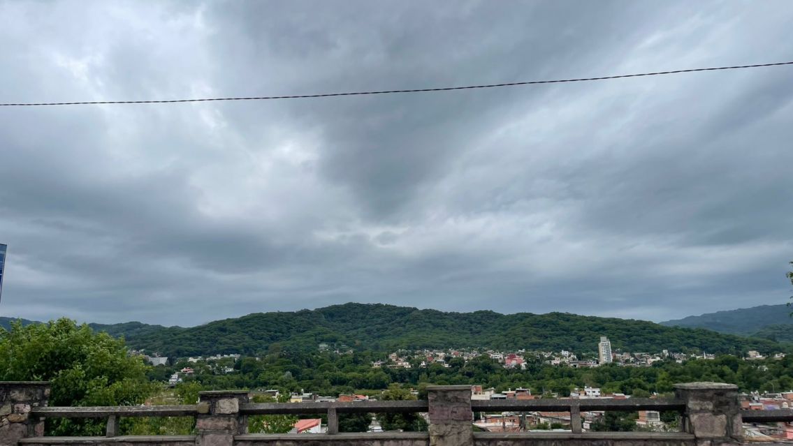 Se va a caer el cielo: las zonas que est�n alerta por fuertes tormentas en Jujuy
