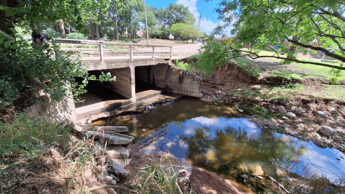 Vecinos de Ciudadela reclaman obras urgentes en el arroyo Huaico