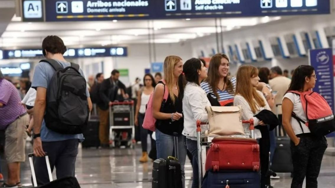 Asamblea de trabajadores de Intercargo provoc� demoras y cancelaciones de vuelos