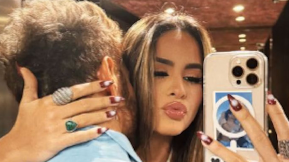 El cantante Axel confirmó su noviazgo pero alimentó el rumor de infidelidad