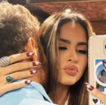 El cantante Axel confirm&oacute; su noviazgo pero aliment&oacute; el rumor de infidelidad