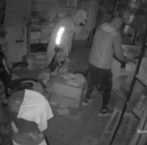 De pel&iacute;cula: delincuentes hicieron un boquete y se llevaron 20 millones de pesos