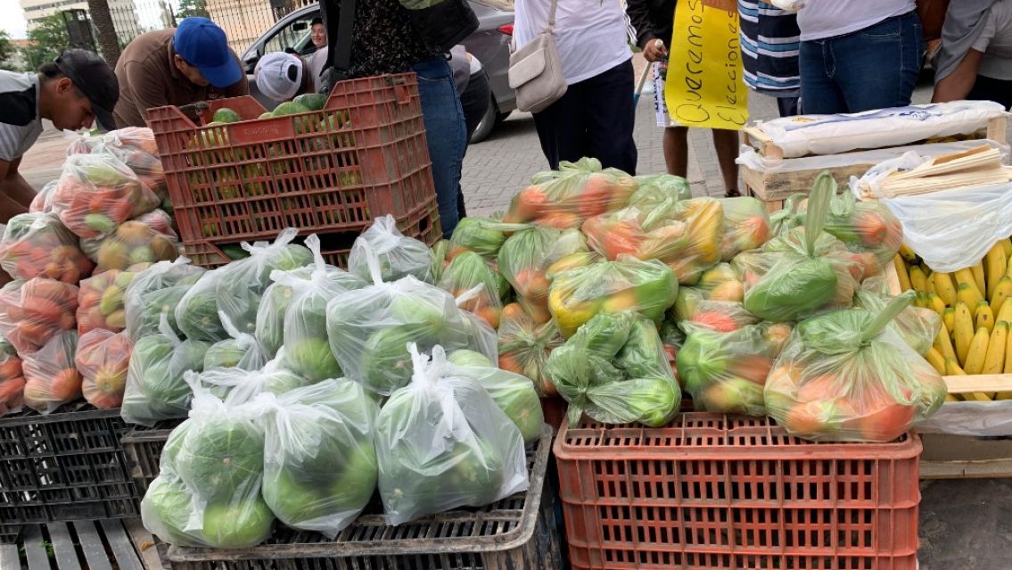 La dura denuncia de los trabajadores de la Feria de Perico: "Aprovechadores"