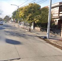 Un auto atropell&oacute; a una mujer que se baj&oacute; del colectivo en el medio de la calle