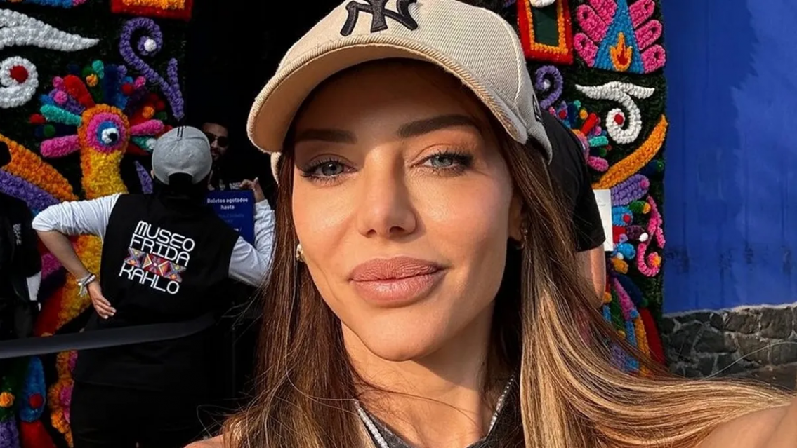 Sola en México, los mensajes de Evangelina Anderson que dicen mucho de su vida