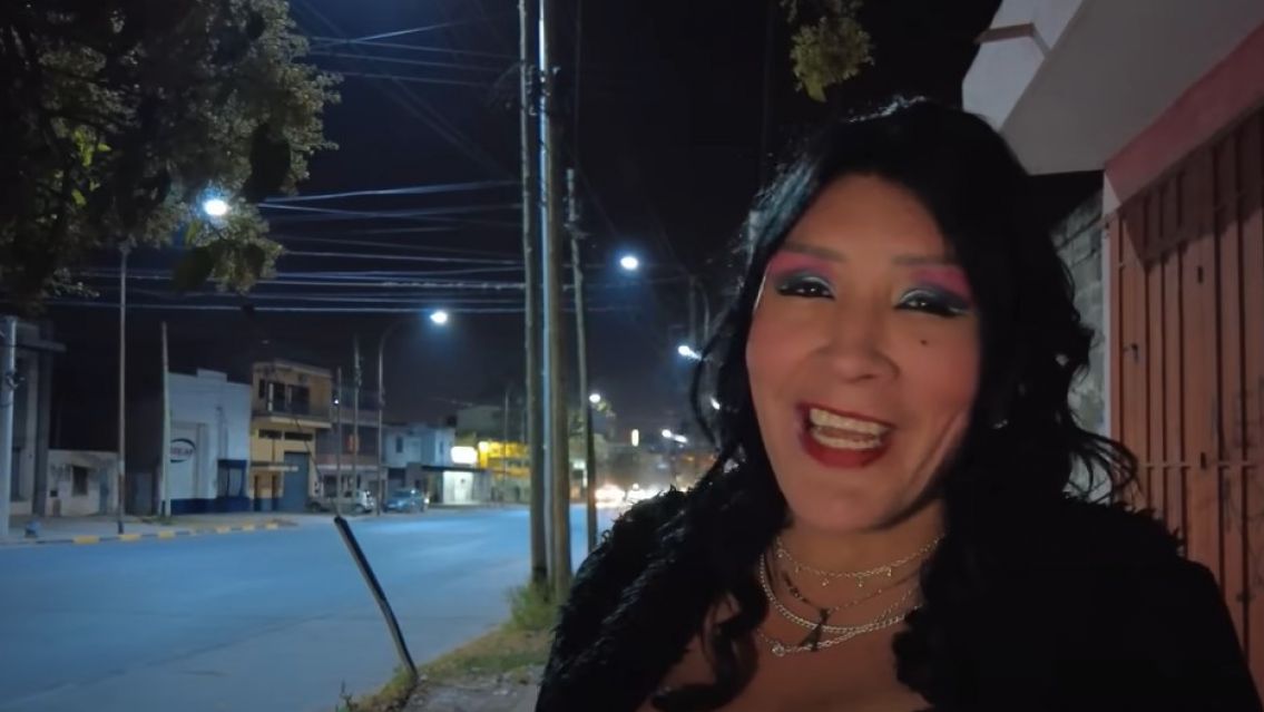 Youtuber se metió a la zona más picante de la Avenida Brown y salió sorprendido